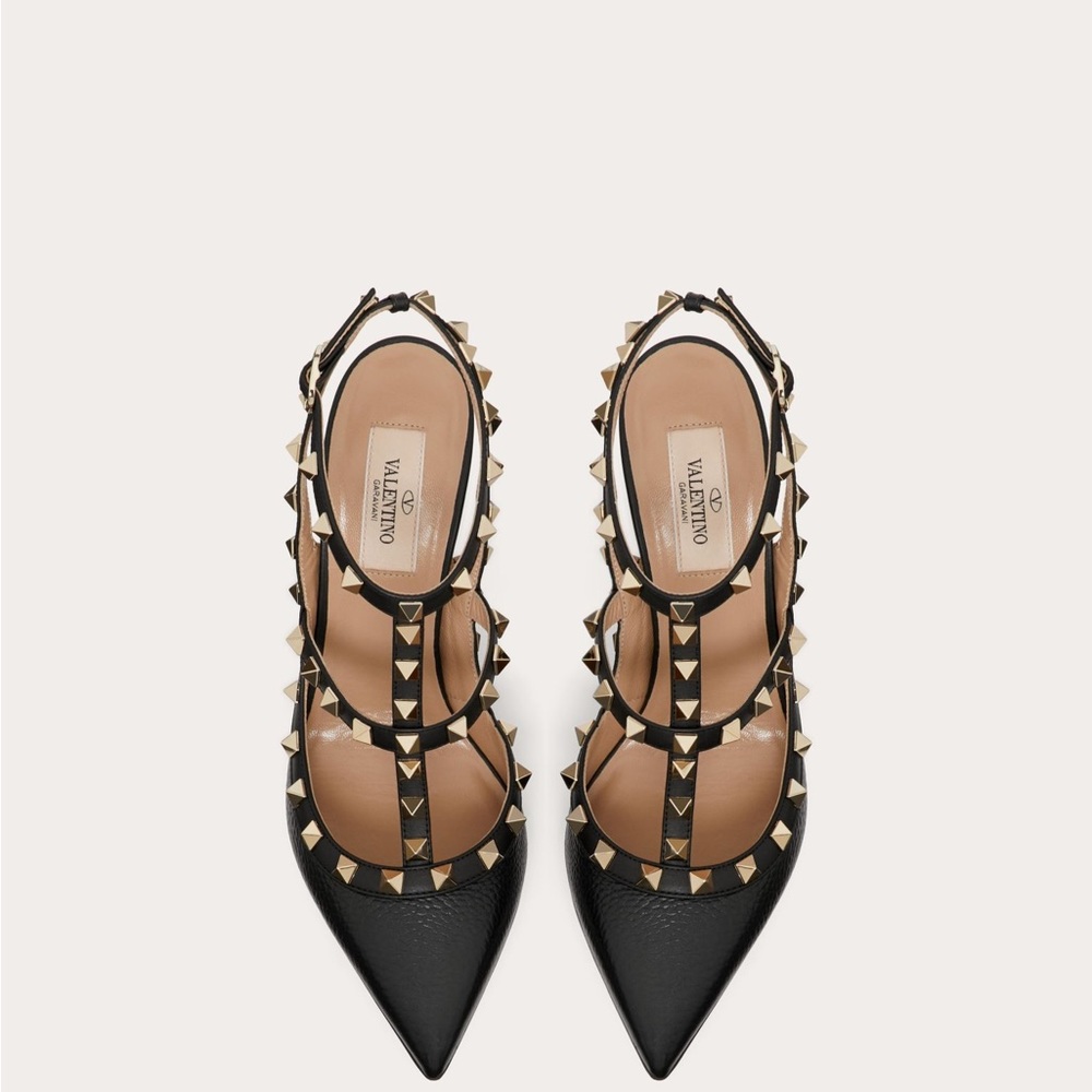 ROCKSTUD GRAINY LEATHER ANKLE STRAP PUMP